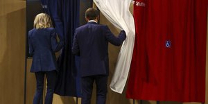 Ο Εμμανουέλ Μακρόν με την Μπριζίτ Μακρόν