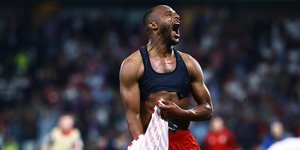 Ο Αγιούμπ Ελ Κααμπί του Ολυμπιακού, μετά το γκολ στον τελικό του Conference League