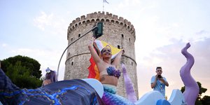 Θεσσαλονίκη: Χορός, τραγούδι, χρώματα και υπερηφάνεια -Έριξε αυλαία το πρώτο EuroPride στην Ελλάδα