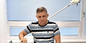 Ο Σλοβάκος πρωθυπουργός Ρόμπερτ Φίτσο ψήφισε στο νοσοκομείο