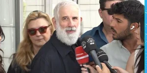 Ο Πέτρος Φιλιππίδης έξω από το Εφετείο