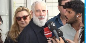 Ο Πέτρος Φιλιππίδης έξω από το Εφετείο