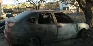 Καμένο όχημα από τη φωτιά στην Βάρης-Κορωπίου