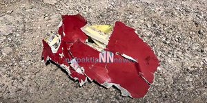 Το κομμάτι από το φτερό του Canadair που βρέθηκε στη Ναυπακτία