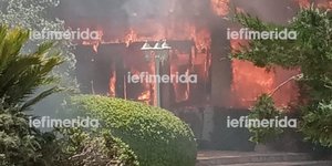 Η φωτιά στη Βάρη έφτασε σε κτήμα δεξιώσεων 