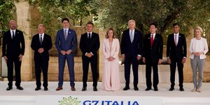 Η οικογενειακή φωτογραφία των ηγετών των μελών της G7