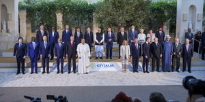 Αναμνηστική φωτογραφία από το συνέδριο της G7