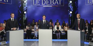 Ντιμπέιτ, Ατάλ, Μπαρντελά και Μπομπάρ