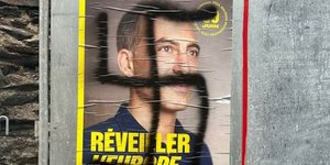 Ο ευρωβουλευτής, Ραφαέλ Γκλουξμάν, καταγγέλλει το «αντισημιτικό μίσος»