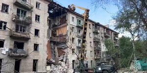 γκρεμισμενο καμένο κτιριο 