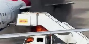Αγγλία: Φωτιά δίπλα σε αεροπλάνο, στο αεροδρόμιο Χίθροου