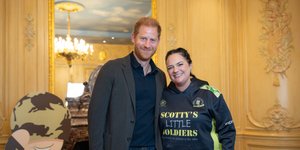 Ο πρίγκιπας Χάρι με την Nikki Scot