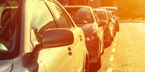 Αυτοκίνητα μέσα στον καύσωνα