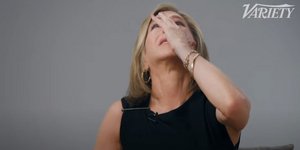 H Τζένιφερ Άνιστον κλαίει μιλώντας για τα «Φιλαράκια» και τον Μάθιου Πέρι