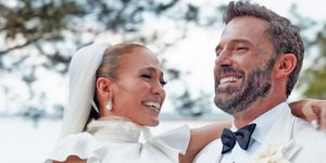 Τζένιφερ Λόπεζ και Μπεν Άφλεκ αγκαλιά