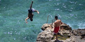 Βουτιά στη θάλασσα