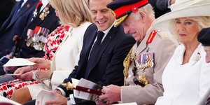 Εμανουέλ και Μπριζίτ Μακρόν με τον βασιλιά Κάρολο και την βασίλισσα Καμίλα