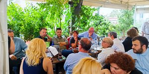 Ο Στέφανος Κασσελάκης στο γεύμα με τους πολιτικούς συντάκτες 