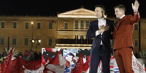 Στέφανος Κασσελάκης και Τάιλερ Μάκμπεθ στην συγκέντρωση στην Αθήνα ενόψει των Ευρωεκλογών 2024 