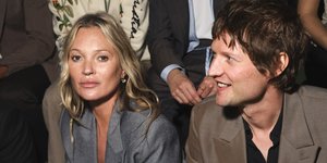 Η «περίεργη» συμπεριφορά της Κέιτ Μος σε σόου μόδας