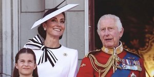 Πώς η Κέιτ Μίντλετον έστρεψε το ενδιαφέρον στον βασιλιά Κάρολο με το φόρεμά της