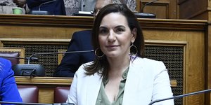 Η υπουργός Τουρισμού Όλγα Κεφαλογιάννη στη Βουλή