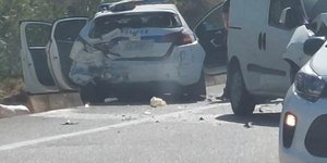 Περιπολικό της Αστυνομίας συγκρούστηκε με βαν στην Κρήτη