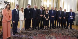 Τα νέα μέλη της κυβέρνησης μετά την ορκωμοσία τους στο Προεδρικό Μέγαρο