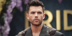 Ο πρωταγωνιστής του «Bridgerton» Λουκ Νιούτον