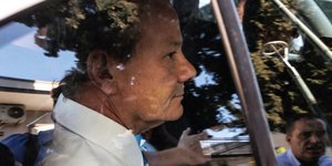 Ο Απόστολος Λύτρας στο περιπολικό μεταφέρεται στις φυλακές