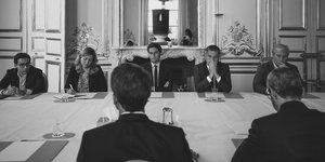  Ο Εμανουέλ Μακρόν στο Ελιζέ με στελέχη της κυβέρνησής του