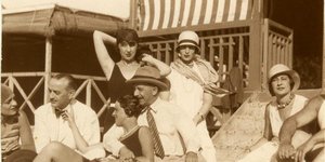 άνδρες γυναίκες Λεβαντίνοι παραλία Αλεξάνδρεια 