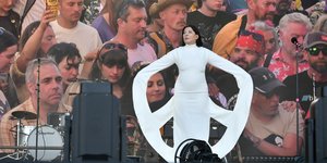 Η Μαρίνα Αμπράμοβιτς στη σκηνή του Γκλάστονμπερι