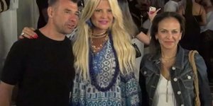 Η Μαρίνα Πατούλη-Σταυράκη στη Μύκονο