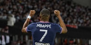 Ο Κιλιάν Εμπαπέ με τη φανέλα της Γαλλίας 