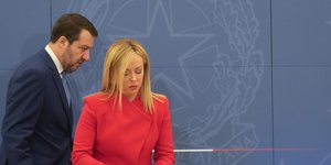 Η Ιταλίδα πρωθυπουργός Τζόρτζια Μελόνι και ο αντιπρόεδρος της κυβέρνησης Ματέο Σαλβίνι