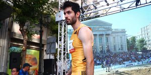 Ο Μίλτος Τεντόγλου στο Piraeus Street Long Jump