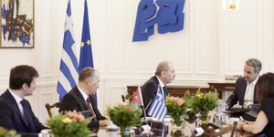  Ο πρωθυπουργός Κυριάκος Μητσοτάκης συναντήθηκε με τον Αναπληρωτή Πρωθυπουργό και Υπουργό Εξωτερικών της Ιορδανίας, Ayman Safadi 