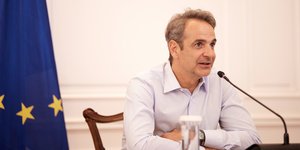 Ο Κυριάκος Μητσοτάκης σε γραφείο στο Μέγαρο Μαξίμου
