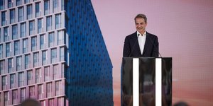 Ο Κυριάκος Μητσοτάκης στα εγκαίνια του Πύργου του Πειραιά 