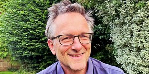 Ο Μάικλ Μόσλεϊ, ο παρουσιαστής οποίος εντοπίστηκε νεκρός στη Σύμη