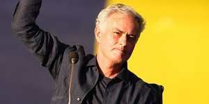Ο Μουρίνιο κατά την παρουσίασή του ως νέος προπονητής της Φενέρμπαχτσε