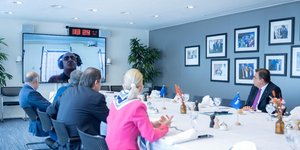 Ο Φρέντης Μπελέρης συμμετείχε σε συνάντηση της Ευρωομάδας της ΝΔ