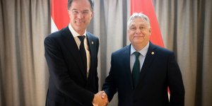 Χειραψία Ρούτε και Ορμπαν