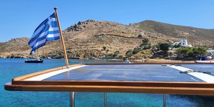 Τα πάνελ στην οροφή του σκάφους του δήμου Χάλκης