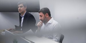 Ο Νίκος Ανδρουλάκης με τον Θ. Γλαβίνα στην κοινή συνεδρίαση Πολιτικού Συμβουλίου και ΚΟ ΠΑΣΟΚ 