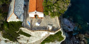 Η ιπτάμενη πιανίστρια στον Άι Γιάννη του ΜΑΜΜΑ ΜΙΑ 