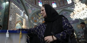 Οι πολίτες του Ιράν ψηφίζουν στις προεδρικές εκλογές της χώρας