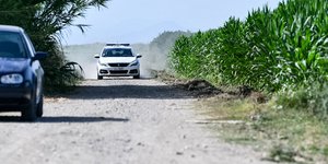 Περιπολικό στο σημείο που βρέθηκε νεκρή η 11χρονη