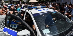 Ένταση έξω από τα δικαστήρια Πύργου κατά τη μεταφορά του 37χρονου